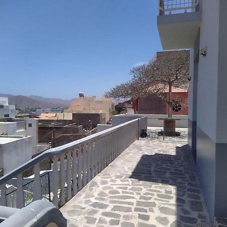 Vivenda Com Patio, No Coracao Do Mindelo Villa Exterior photo
