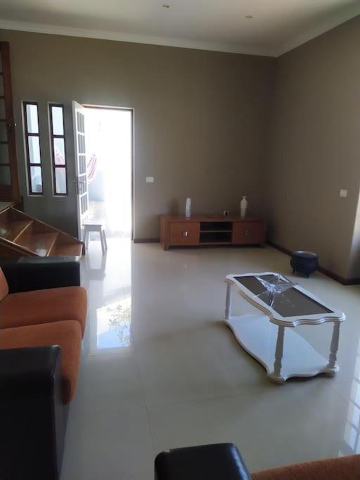 Vivenda Com Patio, No Coracao Do Mindelo Villa Exterior photo