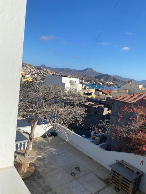 Vivenda Com Patio, No Coracao Do Mindelo Villa Exterior photo