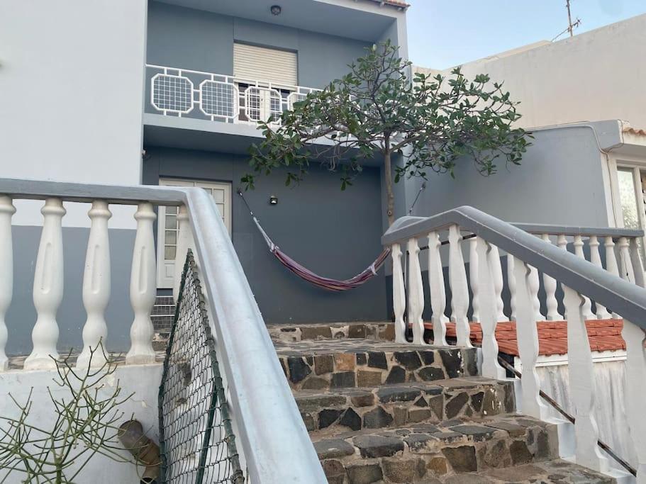 Vivenda Com Patio, No Coracao Do Mindelo Villa Exterior photo
